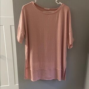 Relaxed Scoop Neck Short Sleeve Top in Dusty Pink